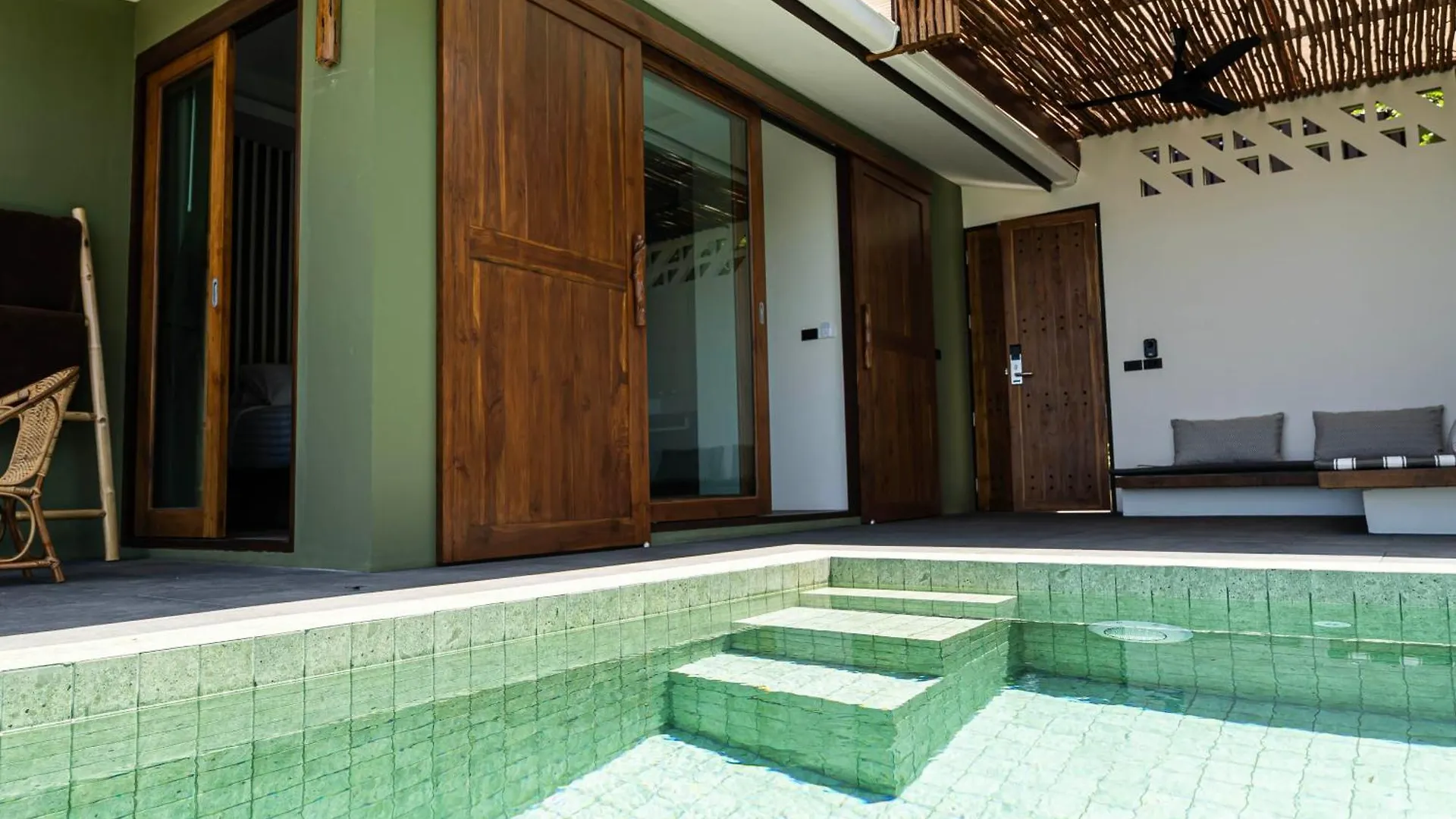 Mae Ya Resort Koh Tao 4*,  Thailand