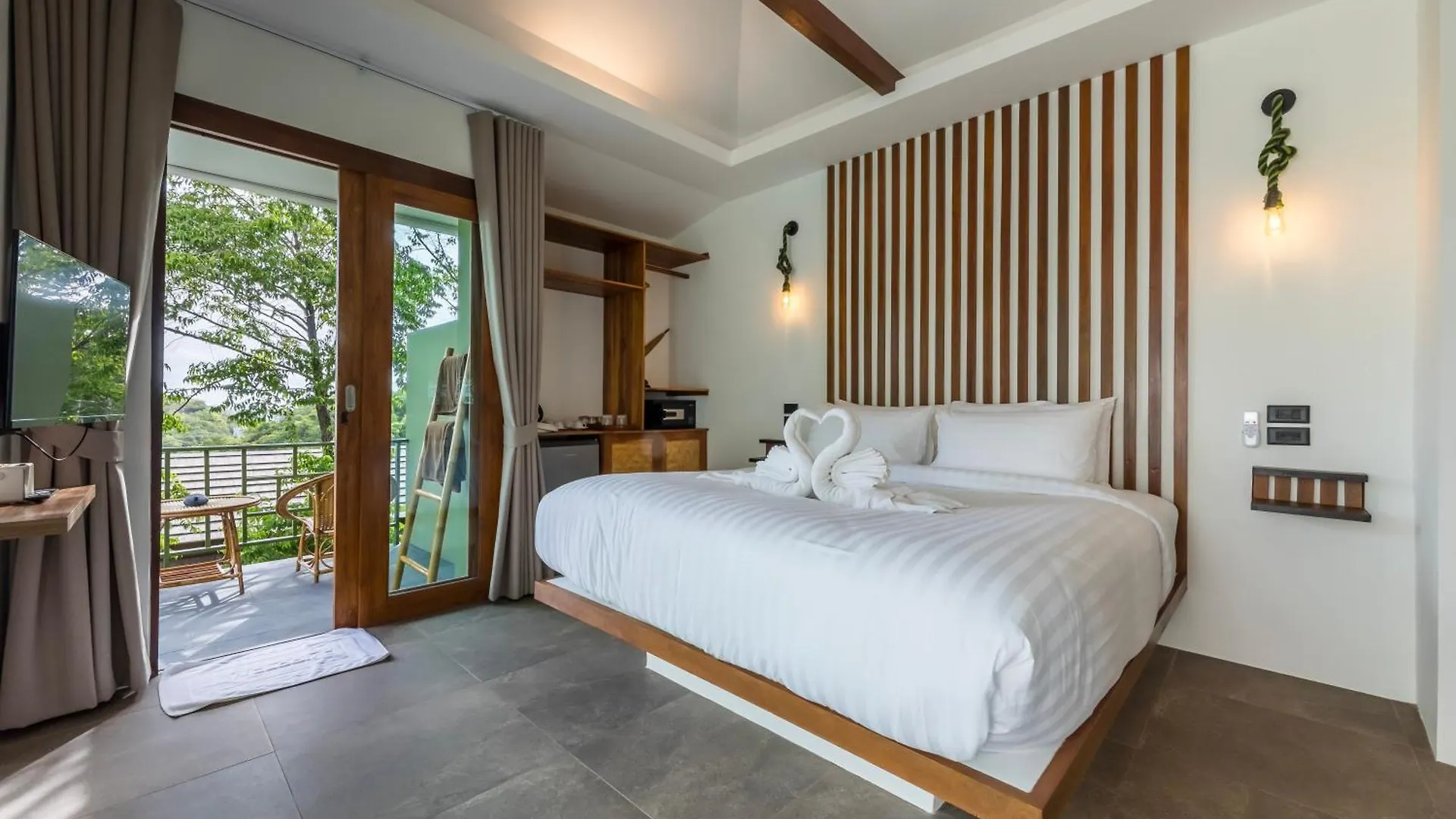 Mae Ya Resort Ko Tao 4*,